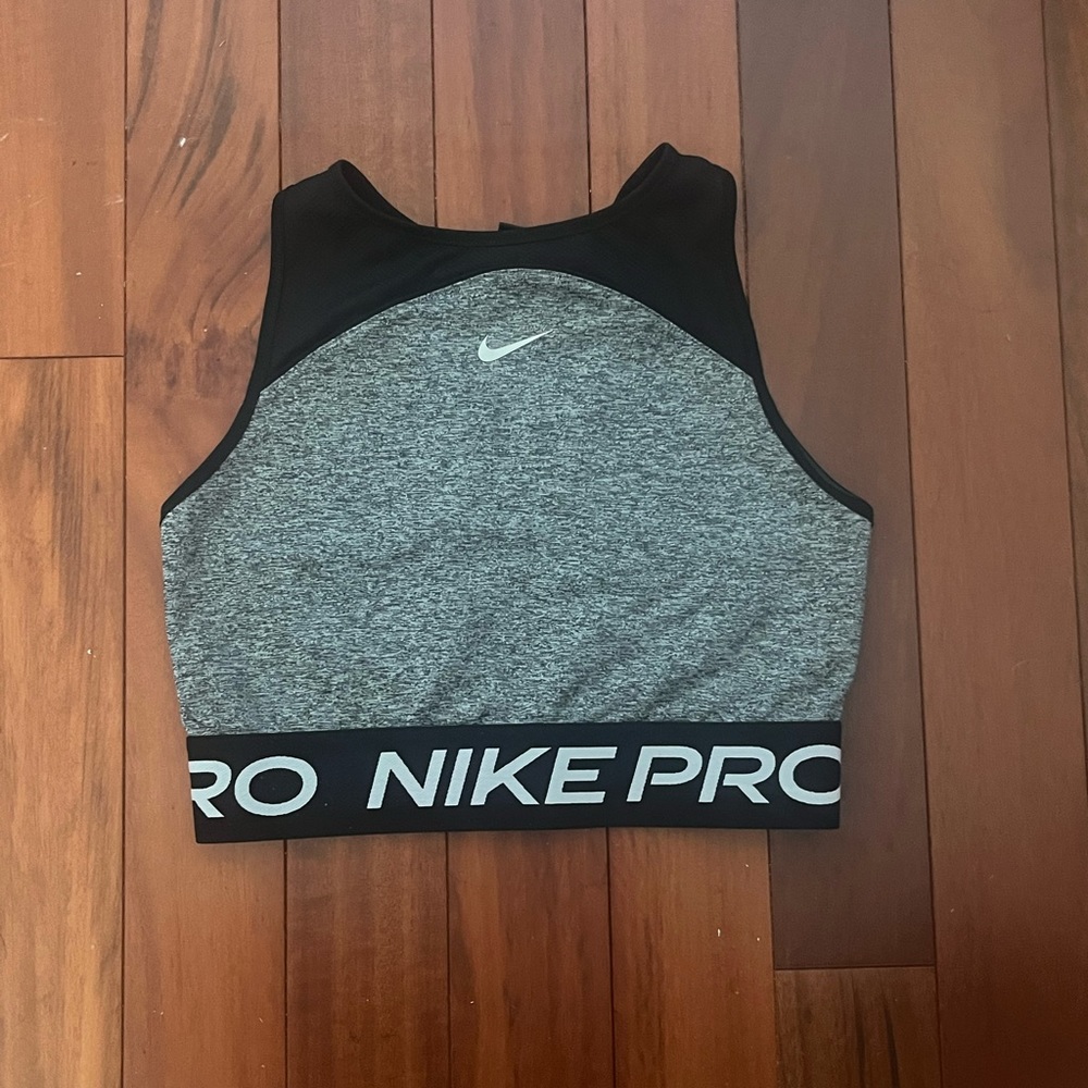 Nike pro workout top